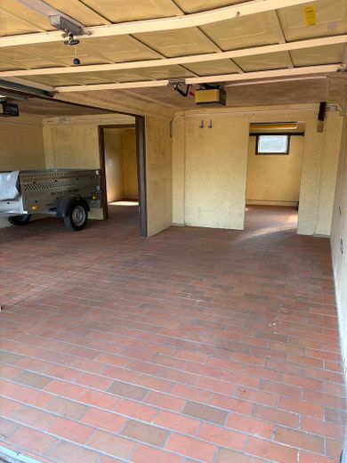 Freistehendes Einfamilienhaus mit Doppelgarage und schönem Garten – Foto 6