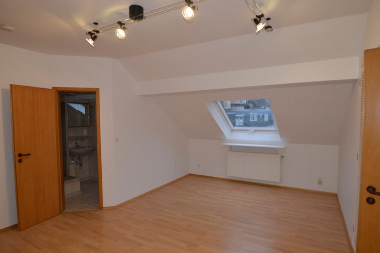5 Zimmer Maisonett-Wohnung mit 2 Bädern und ca. 124 m² Wohnfläche im beliebten Langerfeld – Raum 2 oben