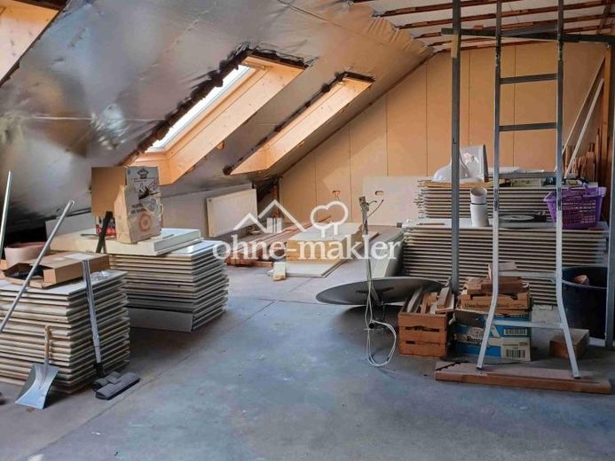 Appartamento di 3,5 locali da ristrutturare, con balcone e cucina componibile, nonché appartamento separato al piano mansardato al grezzo, in condominio accogliente a HN – Foto 1