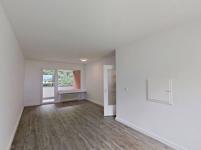 EINZIEHEN UND BIS ZU 3 KALTMIETEN SPAREN: Große 3-Zimmer-Wohnung mit BALKON und EBK in Kappeln-Ellenberg – Ansicht I: Wohn- und Esszimmer