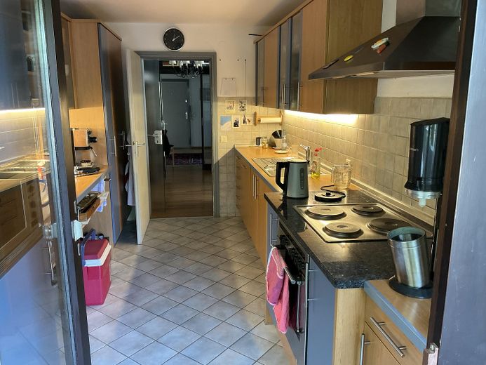 Emplacement privilégié au calme ! Appartement-terrasse de 4 pièces à FR-Neuburg – Küche (Ri. Flur)