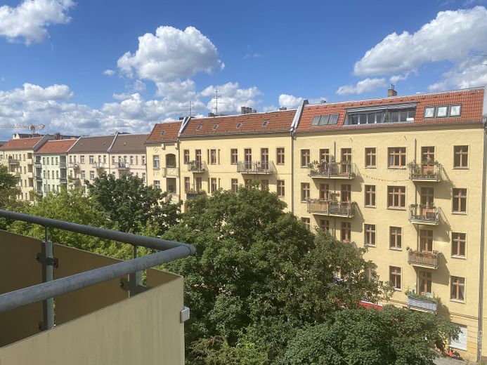 108 m² Altbauwohnung mit 30 m² Dachterrasse und zwei Balkonen im Samariterviertel – Foto 10