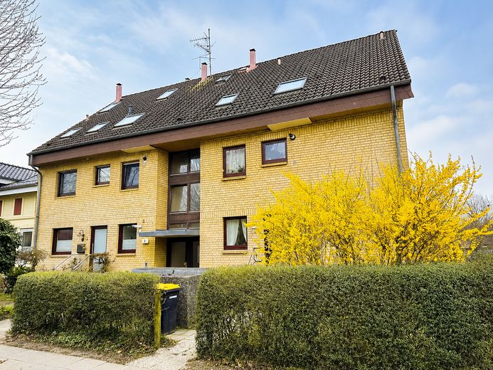 MAISONETTEWOHNUNG MIT GROSSEM BALKON – Außenansicht Eingang