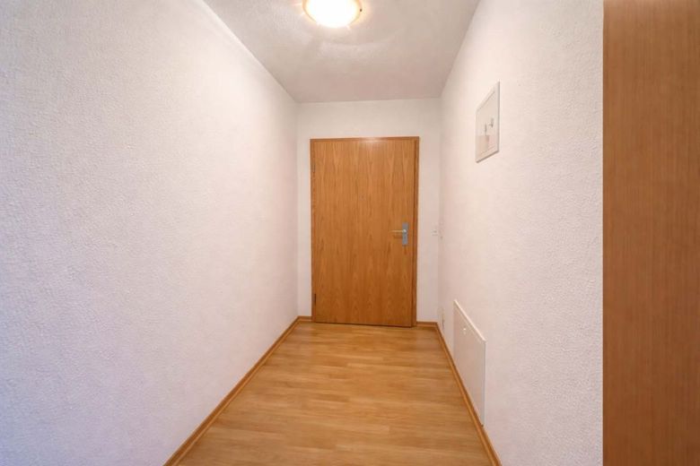 SCHICKE 3-RAUM WOHNUNG MIT BALKON UND TIEFGARAGENSTELLPLATZ – Flur