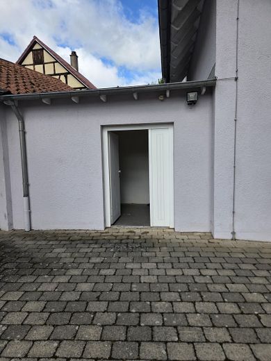 Büro / Praxisraum mit Lagerraum im Erdgeschoss in zentraler Lage – Hintereingang