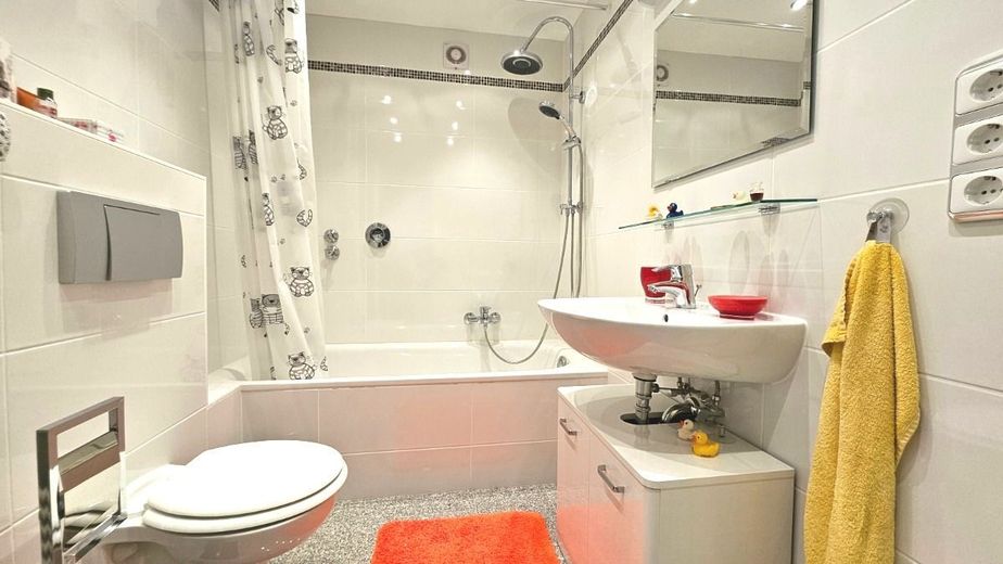 Badezimmer mit Badewanne