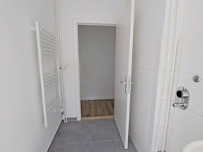 **Herbstliche Ersparnis: 1 NKM FREI** Modern und gemütlich: Schicke 3-Zimmer-Wohnung mit Tageslichtbad – Ansicht II: Bad