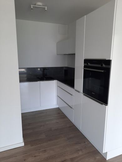 GV-Stadt, 3 Z/K/D/B/Abst., 79 m² mit Süd-Balkon, Aufzug, barrierefrei, Wärmepumpe, PV-Strom – Küche