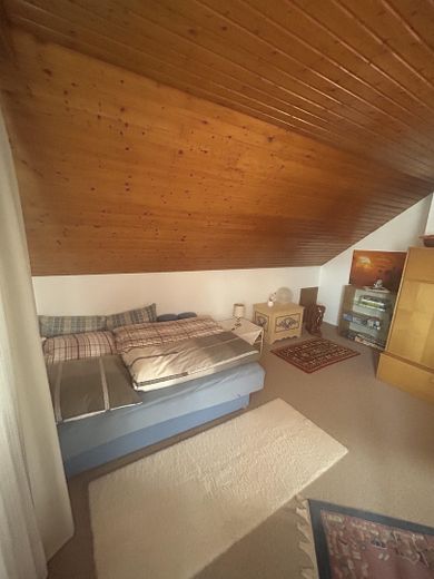 Raum für Familie – Charmantes Einfamilienhaus mit Terrasse und Vollkeller – Wohnen OG