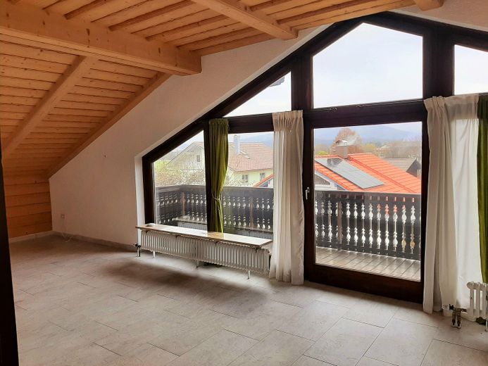 2x 1 Zi-Appartement & 3-Zi DG Wohnung mit Panoramablick, Balkon u. Küchenzeile u. 2 Duschbädern – DG-3 Zi Wohnen 1