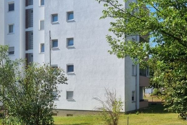 Ideale per coppie: elegante appartamento di 3,5 locali al piano terra con balcone e posto auto in garage sotterraneo!