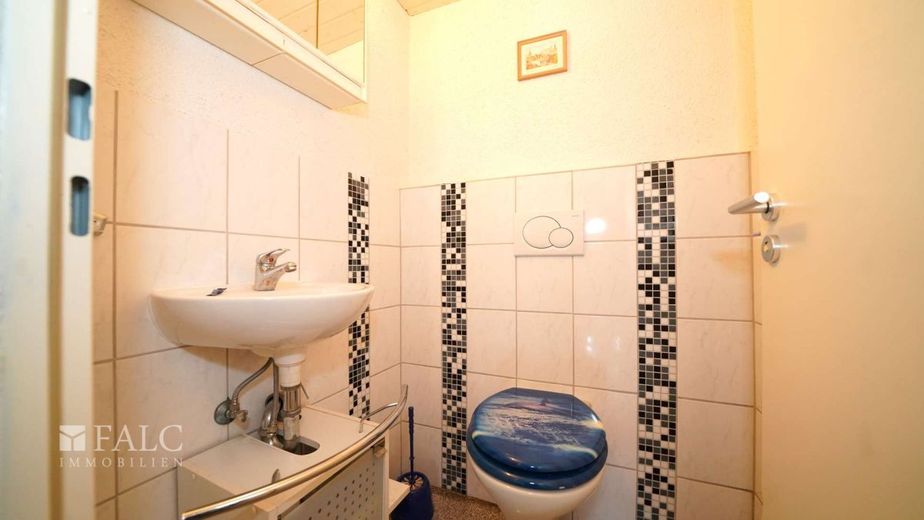 Herrlich viel Platz, Einliegerwohnung und Sauna - FALC Immobilien – Das stille Örtchen (ELW)