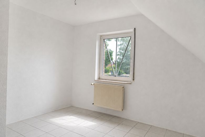 Freistehendes Einfamilienhaus mit Südgarten, großzügiger Garage & ausgebautem Dachgeschoss – Kinderzimmer 2