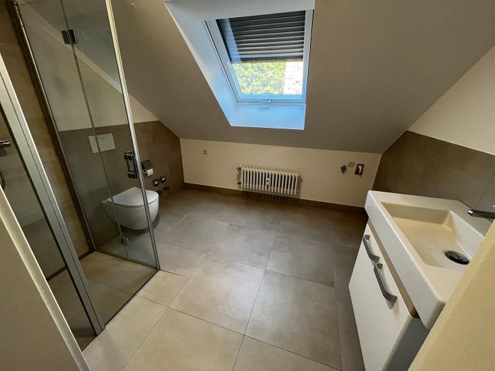 Schöne, sanierte DG Wohnung (95m²) in zentraler Kurparklage – Foto 4