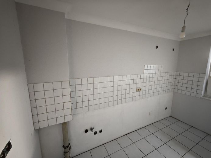 Helle 86 m² 3 Zimmer Wohnung mit Balkon & Keller in Hachenburg Krankenhaus – Küche