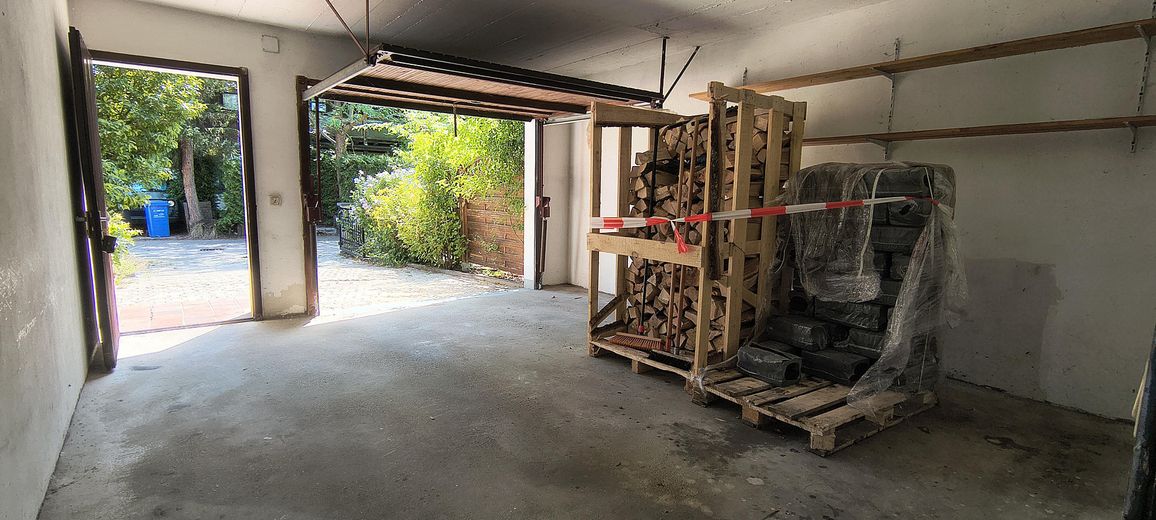 Bliźniak w Olching, ok. 283 m² pow. działki, ok. 155 m² pow. mieszkalnej, w najlepszej lokalizacji, bez prowizji, od osoby prywatnej – Garage