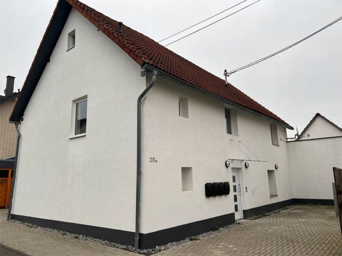 Solide vermietet: Modernisiertes 4-Parteien-Mehrfamilienhaus in guter Wohnlage,nach WEG aufgeteilt! – Foto 1
