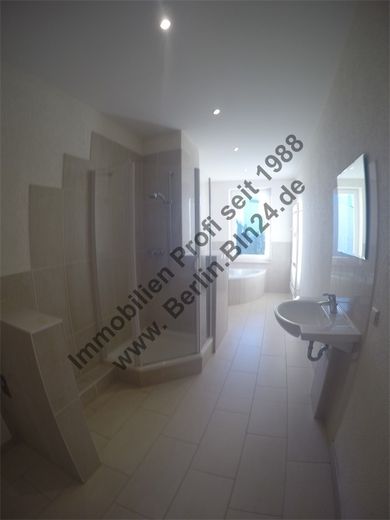 Mietwohnung - 2er WG tauglich - saniert - Wannen- und DuschBad mit Fenster – GP - 29-08-2016 019