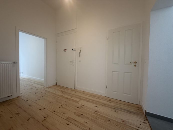 *First occupancy* Completely renovated 3-room period apartment on Bergerstraße with fitted kitchen and balcony – Flurbereich