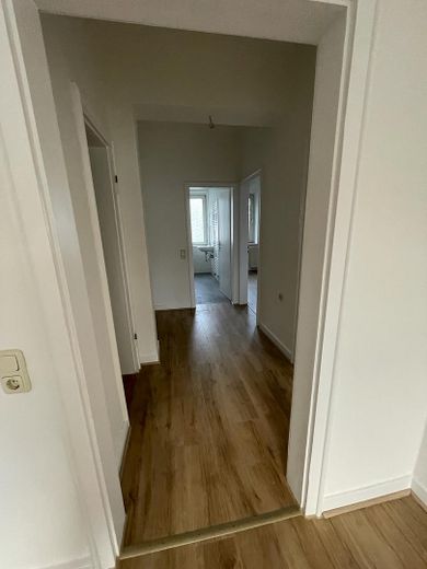 2.5-room apartment with balcony in a good, quiet location – Flur