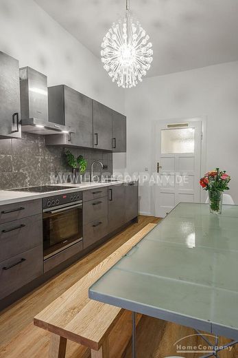 Exklusive 4-Zimmer-Altbauwohnung mit Balkon  &  Tiefgarage in Top-Lage – 4e910100fb5e0fd55d1f7f8c7a04f75686aa1ed4.jpg