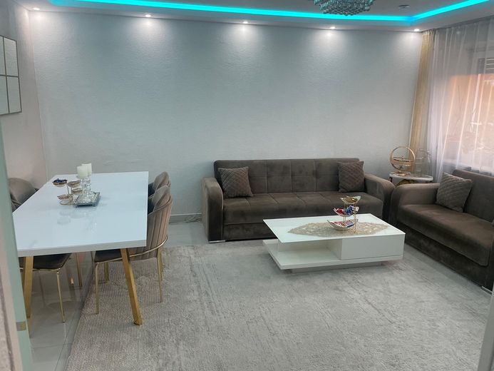 ¡Moderno piso de 3 habitaciones con plaza de aparcamiento en garaje subterráneo y ubicación privilegiada – ¡SIN COMISIÓN y disponible de inmediato! – Foto 2