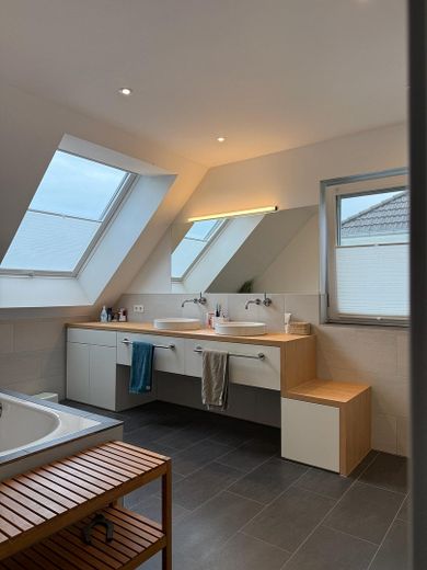 Your new home: Detached house with pool, heat pump, photovoltaic system and fireplace – Bad 1.OG