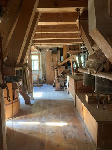 Bauernhaus / ehemalige Getreidemahlmühle in Alleinlage zu verkaufen – OG Mühlenbereich