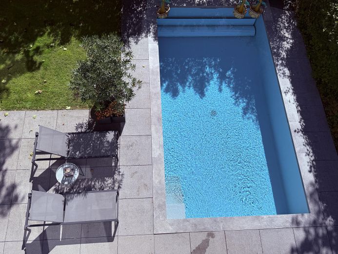 Buchschlag Freist. EFH, 500 qm Grundstück, 278 qm Wohnfläche mit Pool und Doppelgarage – Pool