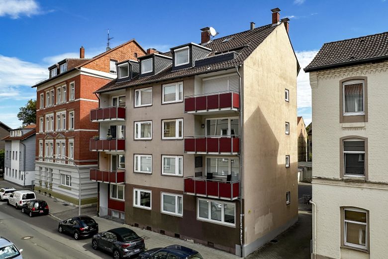 PROVISIONSFREI - FRISCH SANIERTE 3-ZIMMER-WOHNUNG MIT BALKON & EICHENPARKETT – Außenansicht