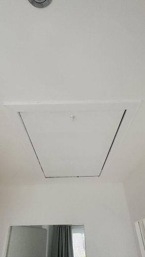 Casa unifamiliare modernizzata con 187 m² di superficie abitabile, 6 locali, garage e giardino, senza intermediario – Treppe Dachboden 