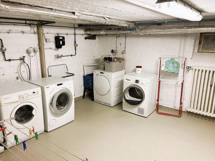 Ático rehabilitado integralmente con balcón orientado al sur, aire acondicionado y posibilidad de 2 unidades de vivienda – Foto 16