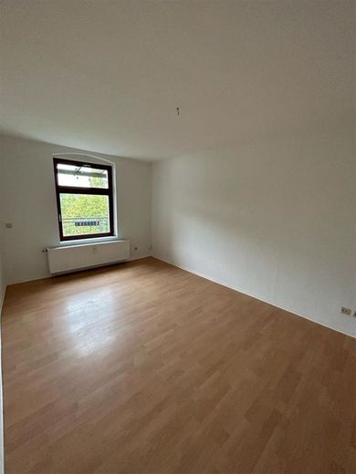 Großzügige 3-Zimmer mit Einbauküche, Balkon, Wannenbad und Laminat in zentraler Lage! SP mgl. – PHOTO-2023-10-20-10-08-26_4