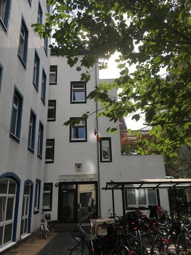 Seitenflügel - Hof