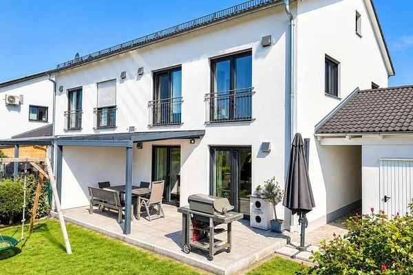 Moderne Doppelhaushälfte in Postau – 137 m² mit Garten, Terrasse & Garage