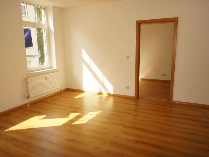 Disponibile da SUBITO!!! + cucina componibile, 1º piano rialzato – bagno con doccia! – Foto 1