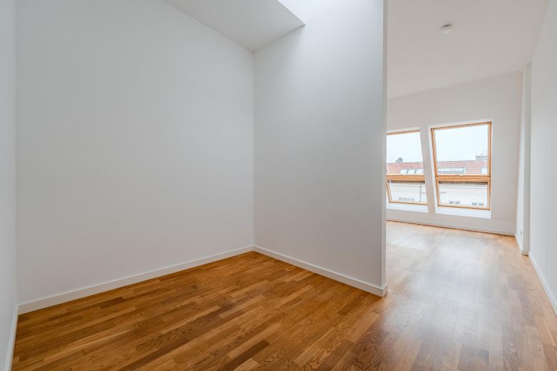Dachgeschosswohnung direkt am Boxhagener Platz ! 7-Zimmer ! Provisionsfrei ! – Kinderzimmer 1