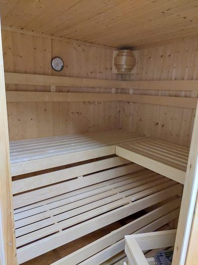 Modernisiertes Reihenmittelhaus mit Garten, Sauna und Photovoltaikanlage – Sauna für 5 Personen
