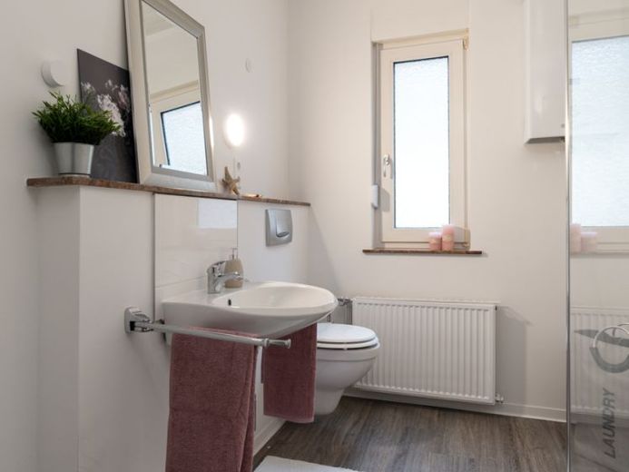 Vermietet 3 Zimmerwohnung mit Balkon, PKW-Stellplatz und Kellerraum, Rendite ca. 5,1%, AfA ca. 4,7% – Foto 1