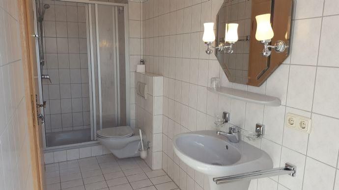 Pensión de 19 habitaciones, posada, cervecería al aire libre y vivienda del operador, conversión de «uso comercial a residencial» – Foto 16