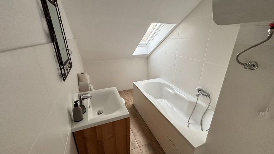 2-Zimmer-Dachgeschosswohnung in zentraler Wohnlage – Bad - www.immobilien-heise.de