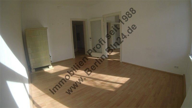 3er WG tauglich - rechts - Mietwohnung mit Wannenbad und Fenster – G0017205