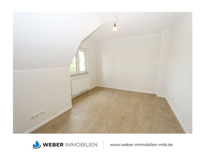 ZWEI Doppelhaushälften auf RIESIGEM SONNEN-Grundstück in ZENTRALER Lage – Schlafzimmer  1, Haus 1