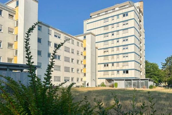 Şehir parkının yakınında, 8. katta engelsiz, geniş manzaralı ve hemen taşınılabilir 1 odalı daire