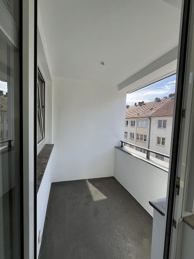 Helle sanierte 3-Zimmer-Wohnung mit zwei Balkonen in Rheinnähe – Loggia