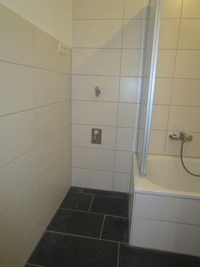 3,5 ZKB Gießen Innenstadt, 4.OG mit Süd-Balkon, und Fernblick – Bad Waschmaschinenanschuss