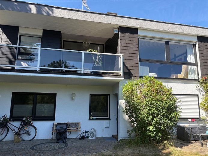 Großzügiges Architektenhaus mit Einliegerwohnung auf traumhaft angelegtem Grundstück – Blick auf Einliegerwohnung