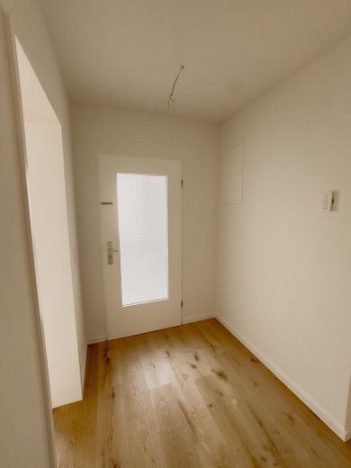 Sofort bezugsfrei nach Renovierung | Findorff | Garage | provisionsfrei | nahe Bürgerpark – Wohnungstür