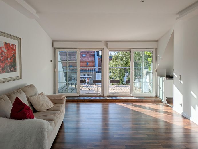 105m² klimatisierte Dachgeschosswohnung in Berlin-Friedenau – Zimmer 2 und Terrasse
