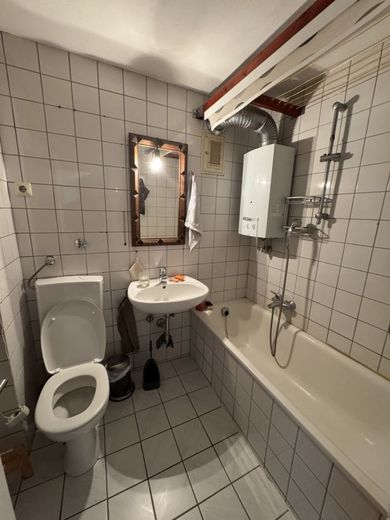Zwei Wohnungen, ein Deal — Dachgeschossensemble im Herzen von Stuttgart‑West – Bad Whg. 2